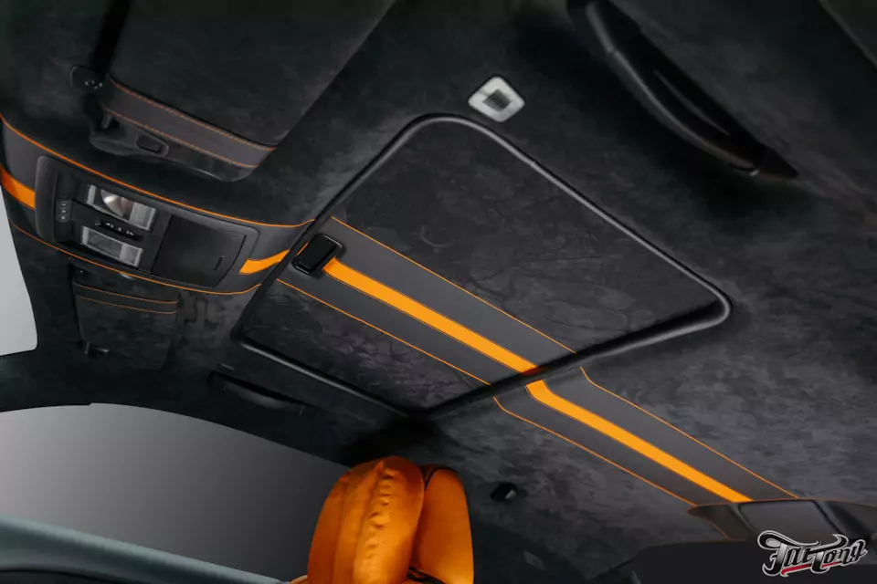 Завершаем интерьер Dodge Challenger RT ScatPack перетяжкой потолка со шторкой панорамы в алькантару с акцентами